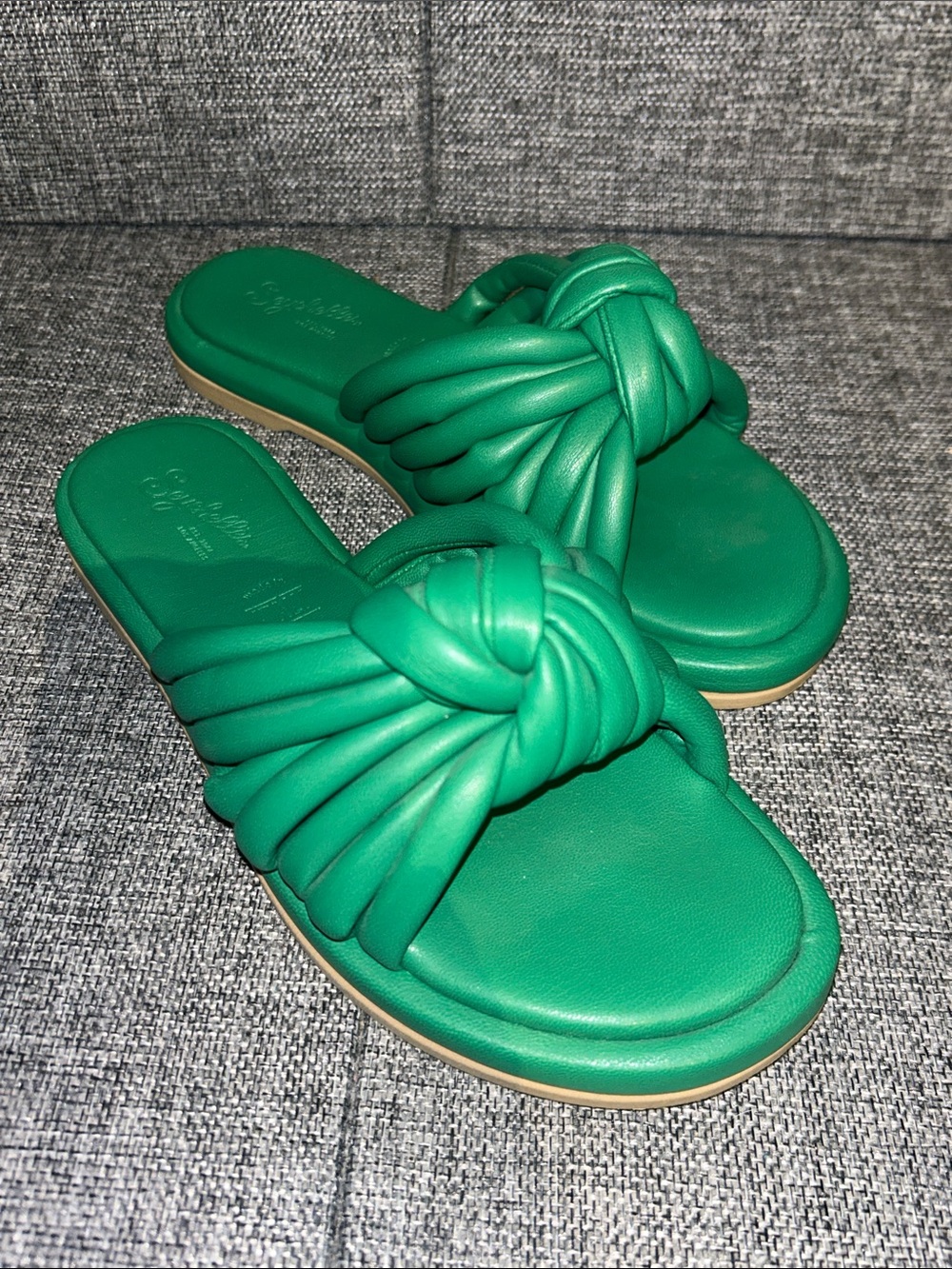 NEW- Seychelles “SIMPLY THE BEST”  Vegan Leather Knotted Slide Puff Sandals